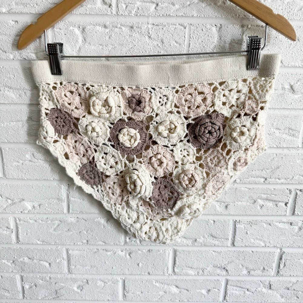 Zara Limited Edition Floral Rosette Crochet Knit Shorts Size M/L - Picture 3 of 6